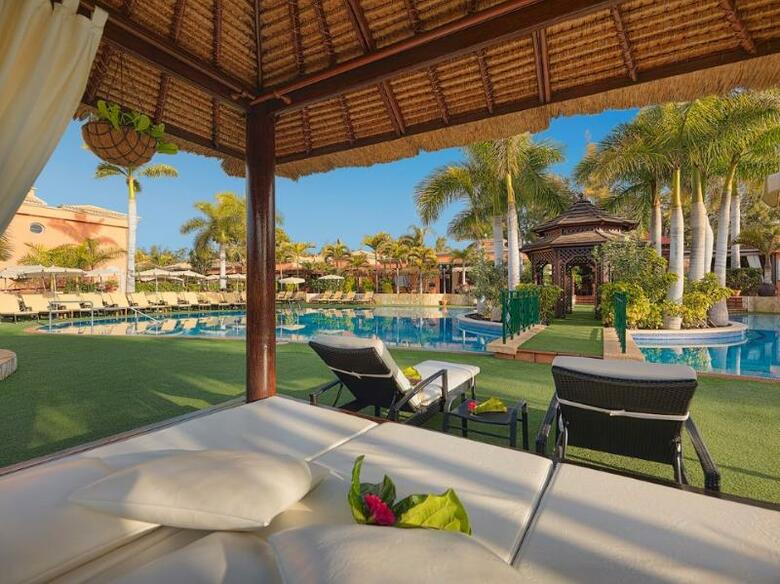 Hotel Green Garden Resort & Suites