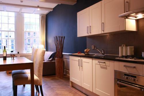 Amsterdam Canal Hotel