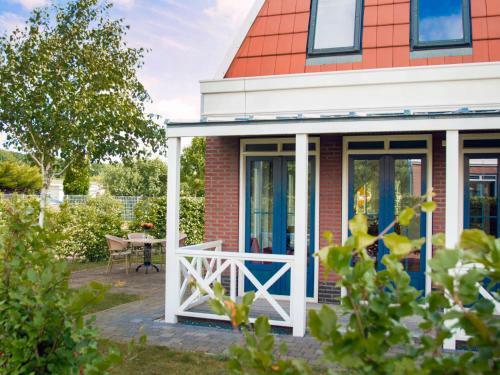 Villa Holiday Home Bungalowparck Tulp & Zee.15