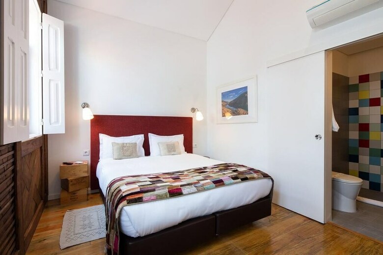 Hostal La Maison Pinheiro Guest House