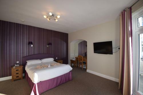 Riviera Hotel