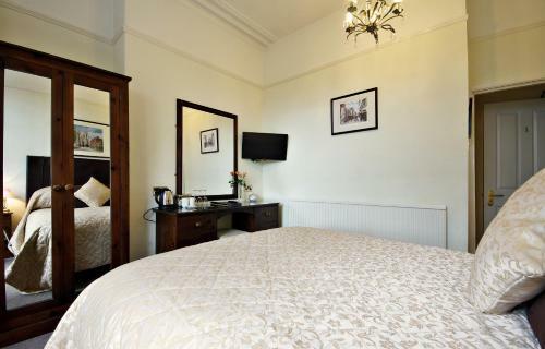 Hostal Bronte Guest House