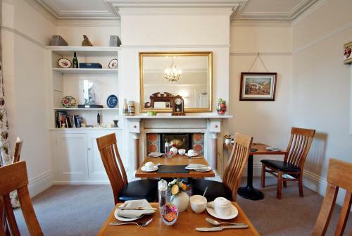 Hostal Bronte Guest House