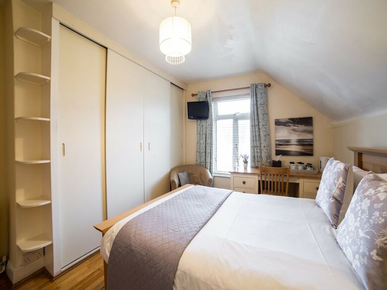 Hostal Lina Guest House