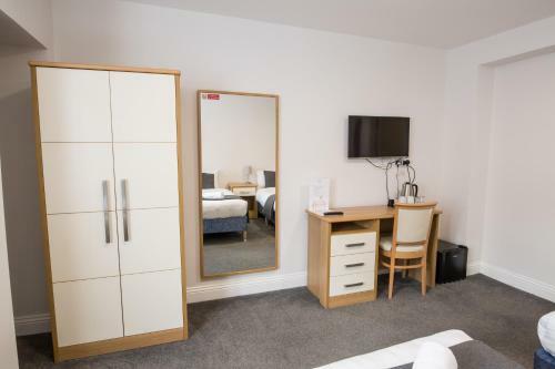 Hostal Rosalee Hotel