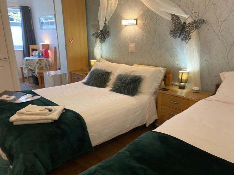 Hostal Aquarius B&B