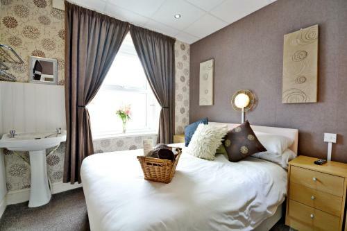 Hostal The Derby Hotel