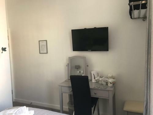 Hostal Four Seasons Guest House