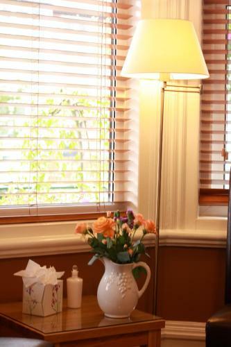 Bed & Breakfast Brentwood Guest House