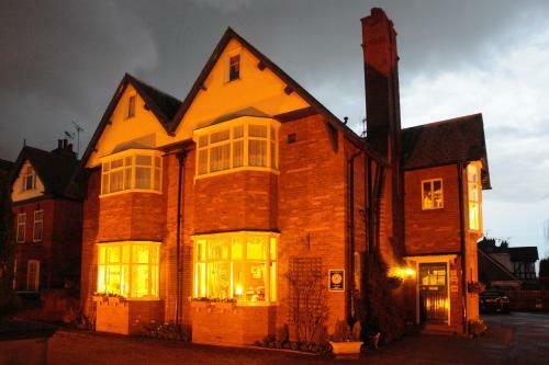 Hostal Midway Guest House