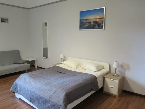 Boomerang Apartments