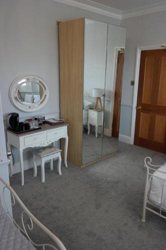 Hostal Lakeside Guest House