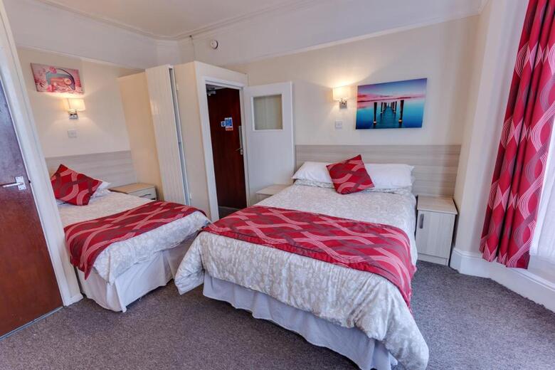 Hostal The Sportsview Guest House