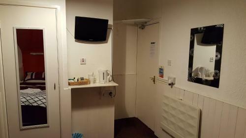 Hostal The Darfield Hotel