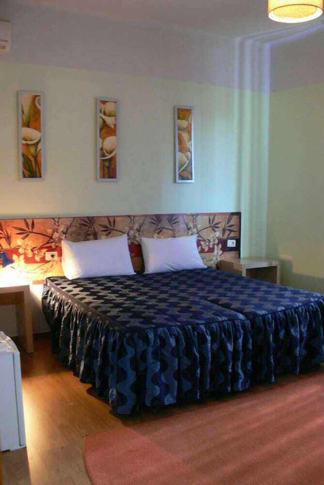 Seven Hotel