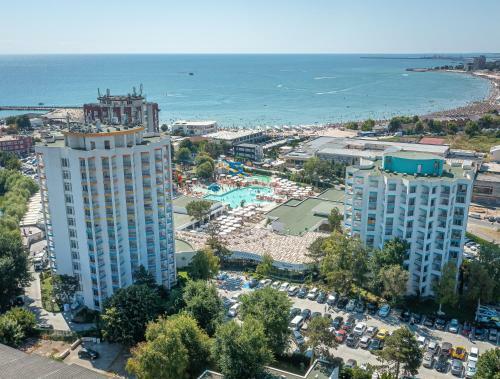 Hotel Mera Resort