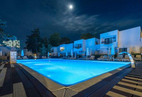 Hotel Mera Resort