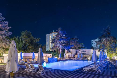 Hotel Mera Resort