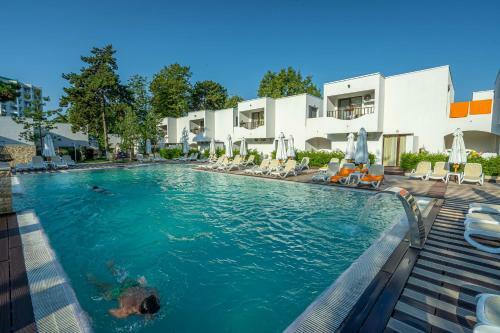 Hotel Mera Resort
