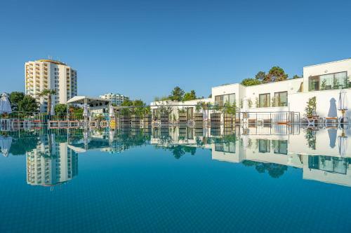 Hotel Mera Resort