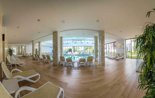 Hotel Mera Resort