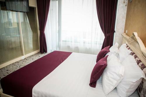 Hostal Almar Lake View