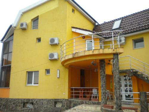 Hostal Pensiunea Carmena