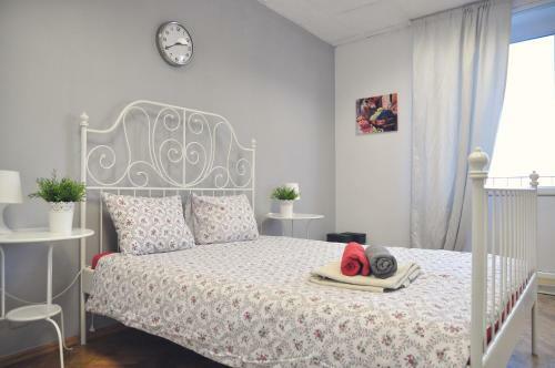 6 Sense Apartment