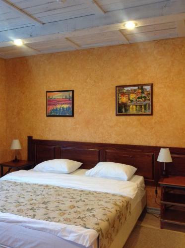 La Mezon Hotel