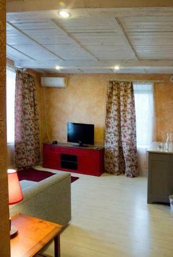 La Mezon Hotel