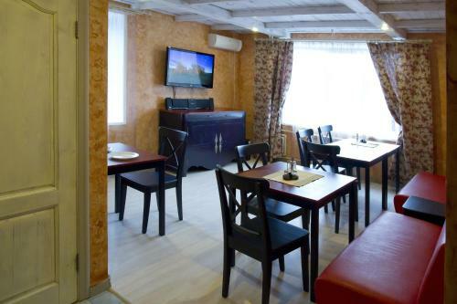 La Mezon Hotel