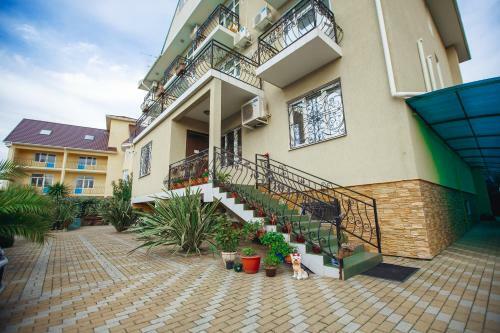 Hostal Renaissance Guesthouse