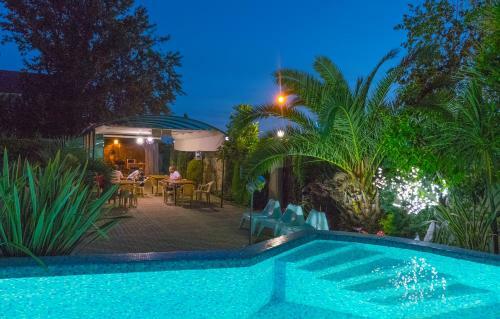 Hostal Renaissance Guesthouse