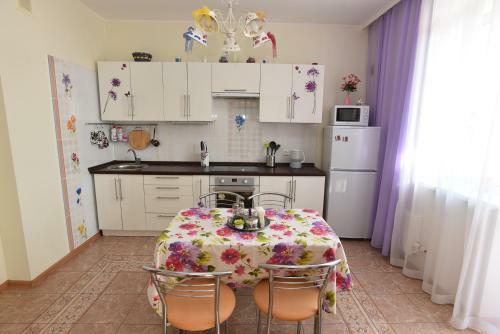 Apartment Domashny Uyut Na Malysheva 4b