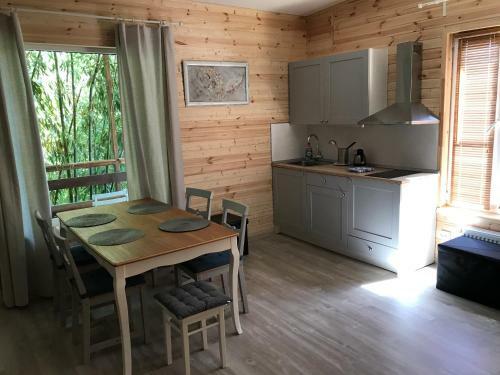Hostal Bamboo Khutor Guest House