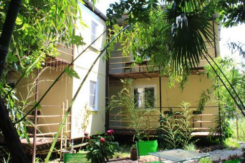 Hostal Bamboo Khutor Guest House