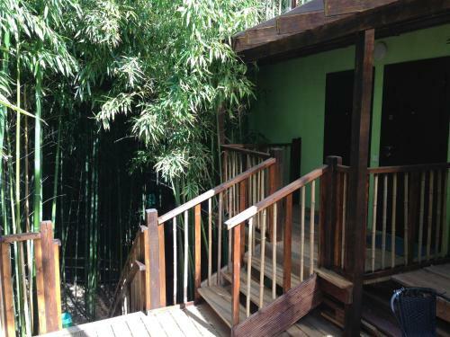 Hostal Bamboo Khutor Guest House