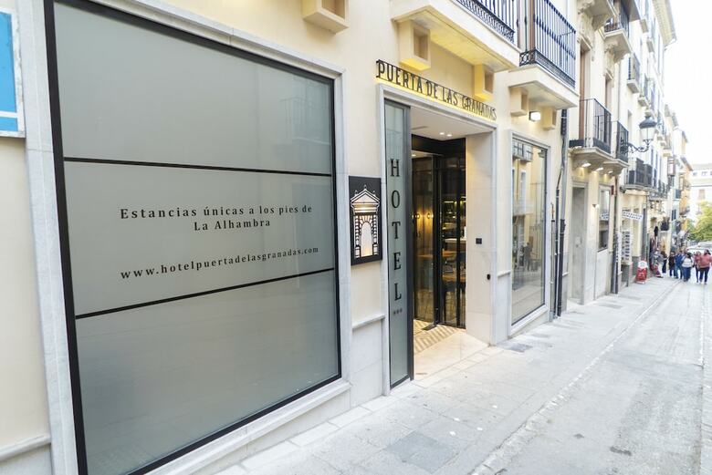 Hotel Puerta De Las Granadas