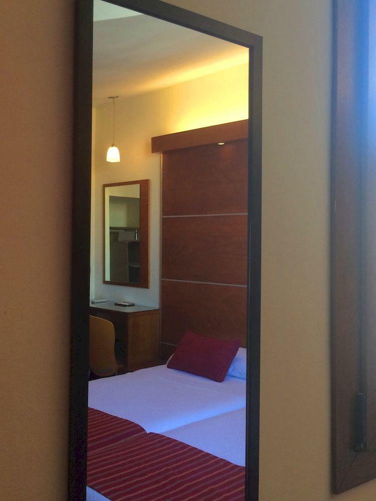 Hotel Puerta De Las Granadas