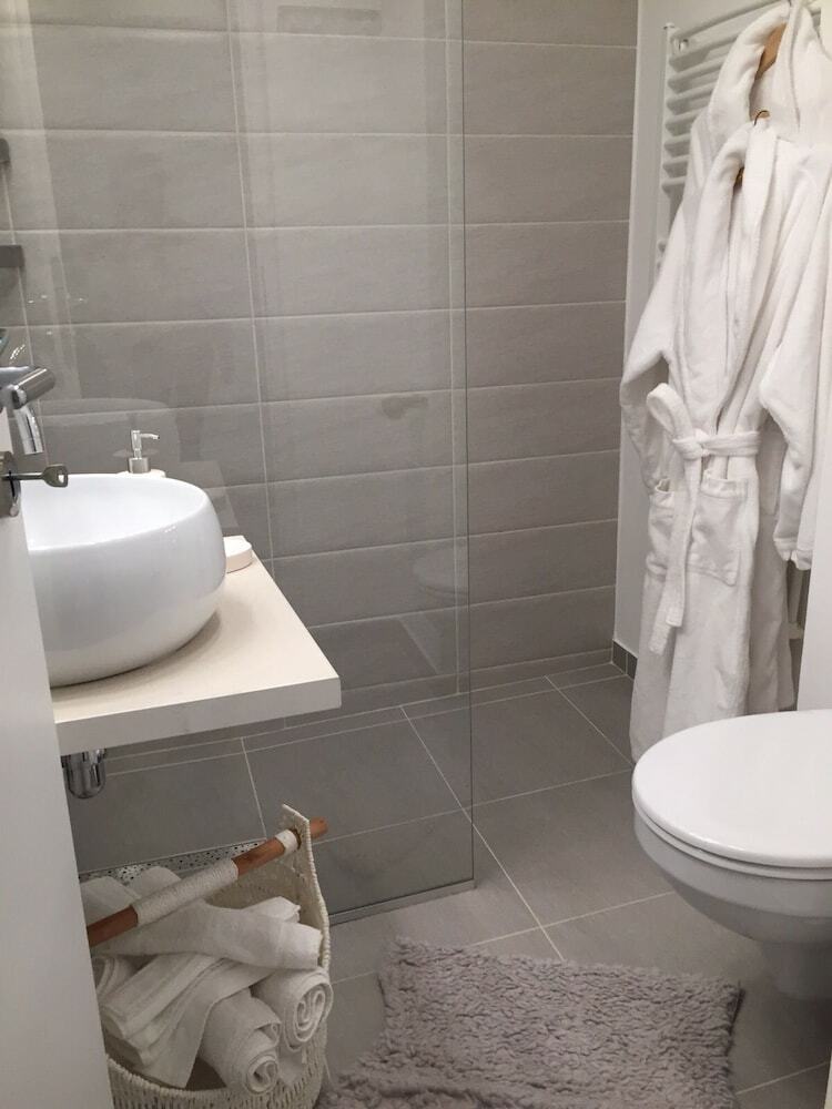 Metropole Apartments
