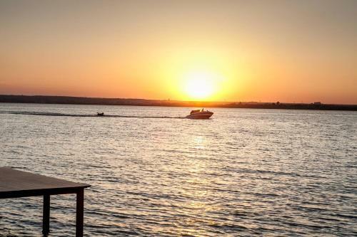 Sophia Sunset Lakeview Mamaia Apartment
