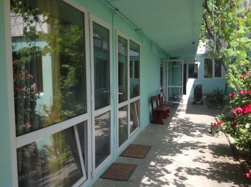 Hostal Leoregul Guest House