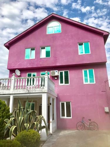 Hostal Leoregul Guest House