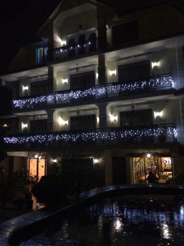 Hostal Dinastiya Guest House