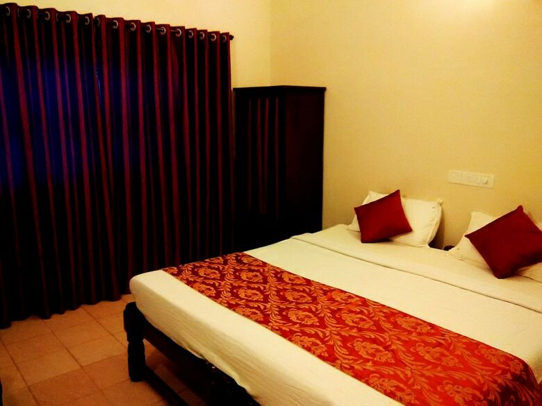 Hotel Ruffles Beach Resort