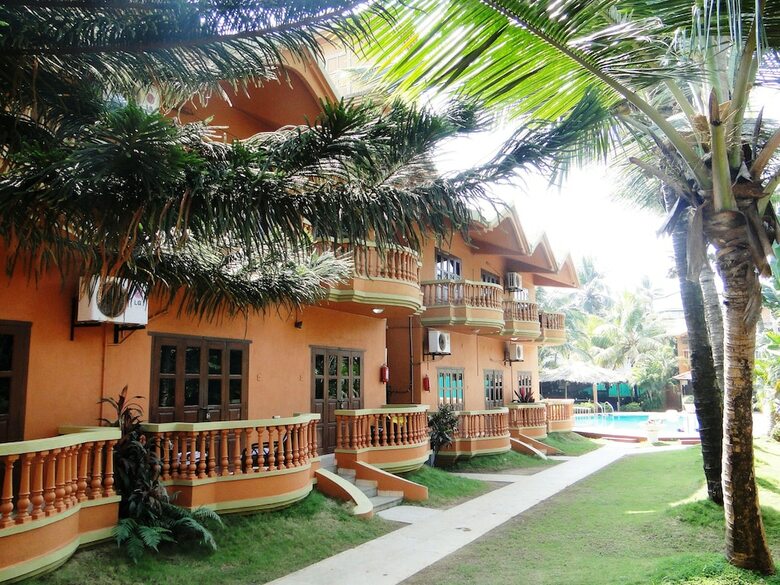 Hotel Ruffles Beach Resort