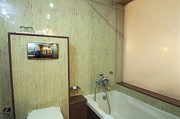 Hotel The Royal Cm