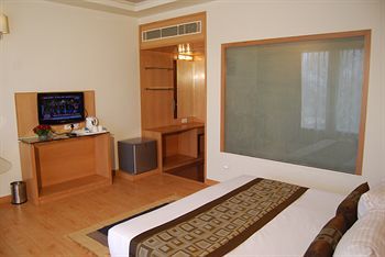 Hotel The Royal Cm