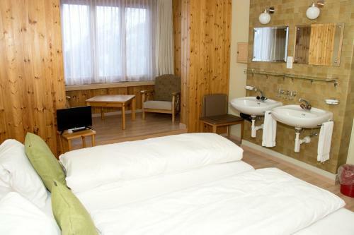 Hotel Chamanna Bed & Breakfast
