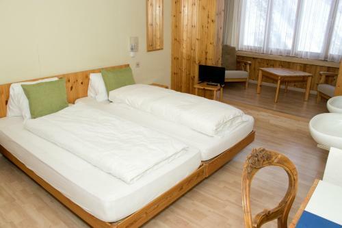 Hotel Chamanna Bed & Breakfast